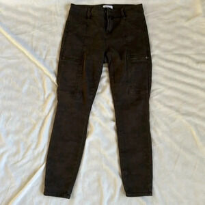 Pistola Hannah Cargo Skinny Pants size 26 with faint camo pattern